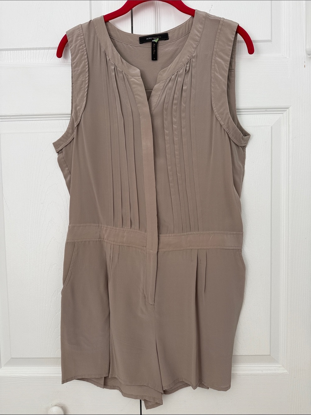 BCBGMaxAzria Paloma Hazelnut Taupe Sleeveless Romper size M Pleated Beige Tan - Picture 3 of 14